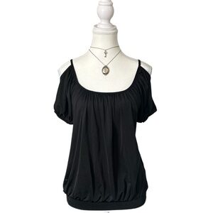 Y2K “Come Como” Black Cold Shoulder Short Sleeve Top